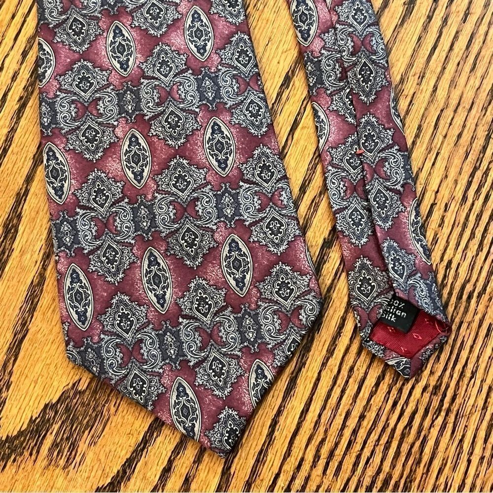 AMERICAN TRADITIONS Italian Silk Tie Burgundy/Navy/White Baroque Pattern